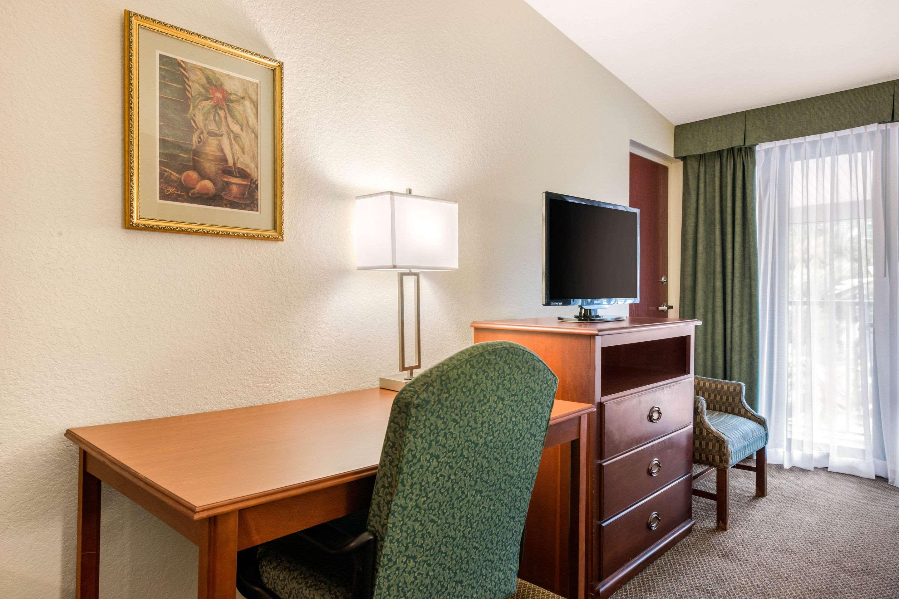 Quality Inn & Suites Tarpon Springs South Exterior foto